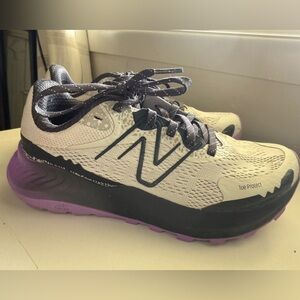 New Balance Women's Nitrel V5 trail runner size 7 WIDE